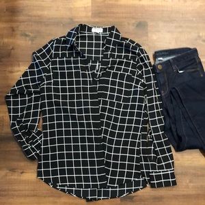 Express black and white button up top